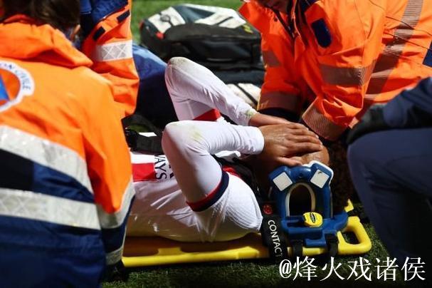 法甲-门德斯建功杜埃伤退 巴黎1-1战平洛里昂暂居榜首 法甲-门德斯建功杜埃伤退 巴黎1-1战平洛里昂暂居榜首