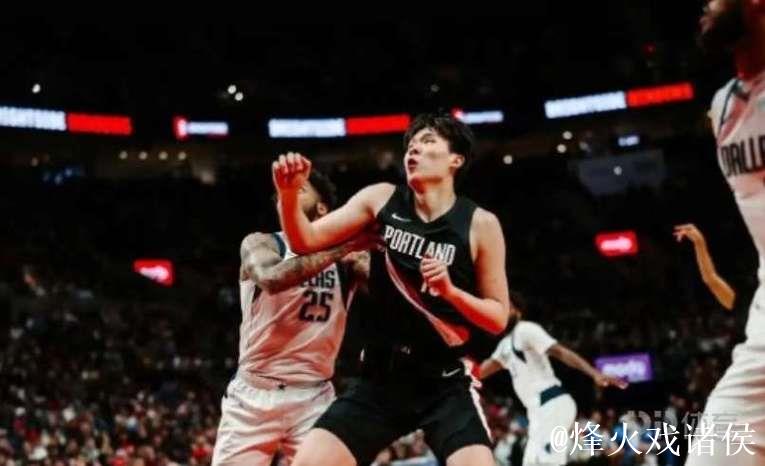 杨瀚森10分钟送1助攻 开拓者击败独行侠 杨瀚森10分钟送1助攻 开拓者击败独行侠