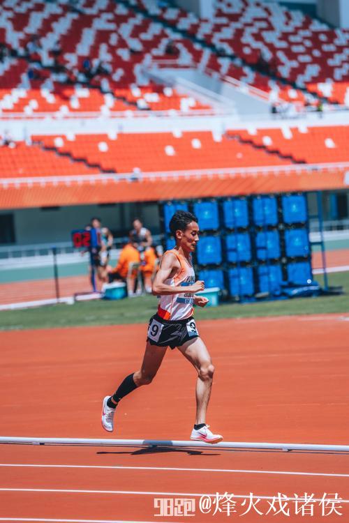 全运会男子5000米决赛 辽宁选手于水庆获得冠军